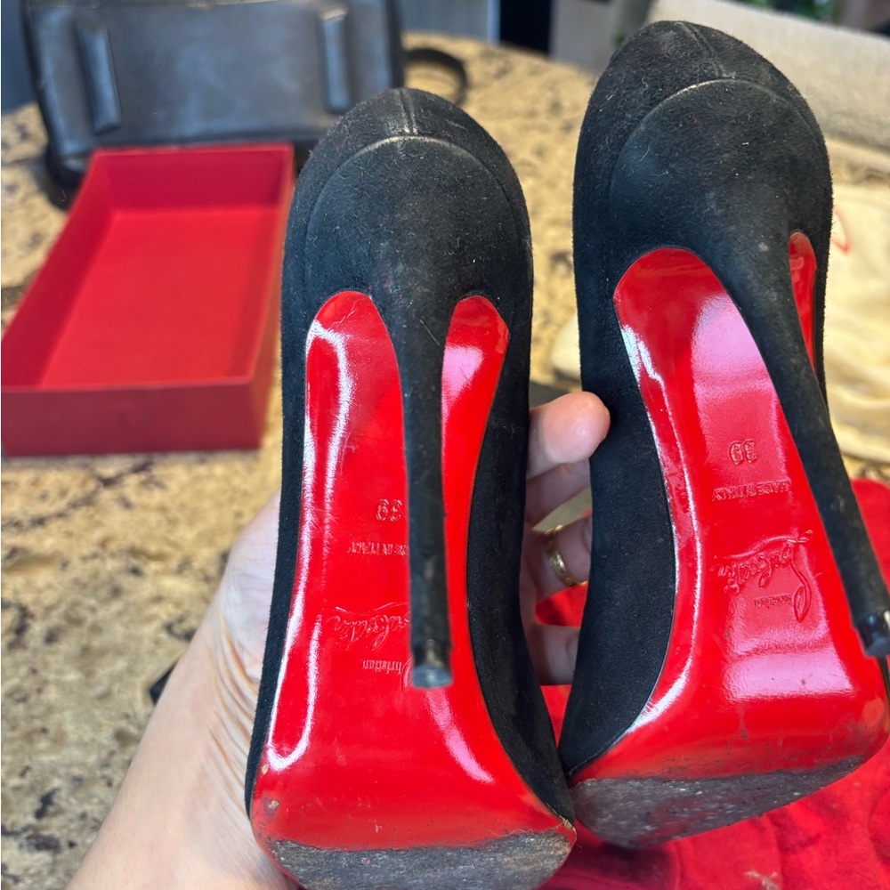 Red bottoms !!! Classic and  chic - Picture 8 of 8